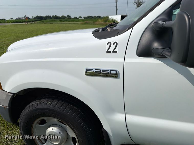 image for item EX4565 2006 Ford F350 Super Duty utility bed pickup truck