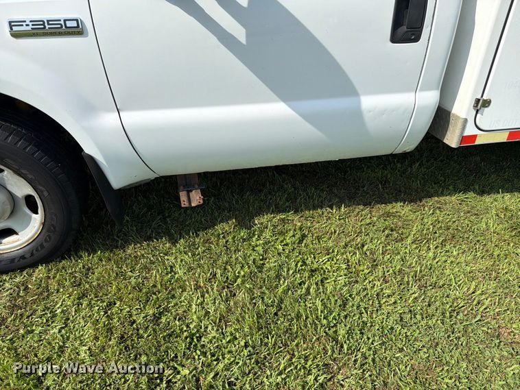 image for item EX4565 2006 Ford F350 Super Duty utility bed pickup truck