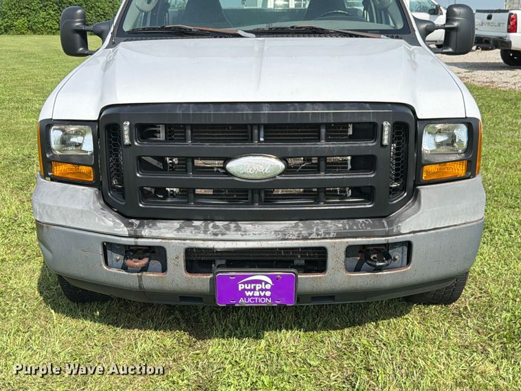 image for item EX4565 2006 Ford F350 Super Duty utility bed pickup truck
