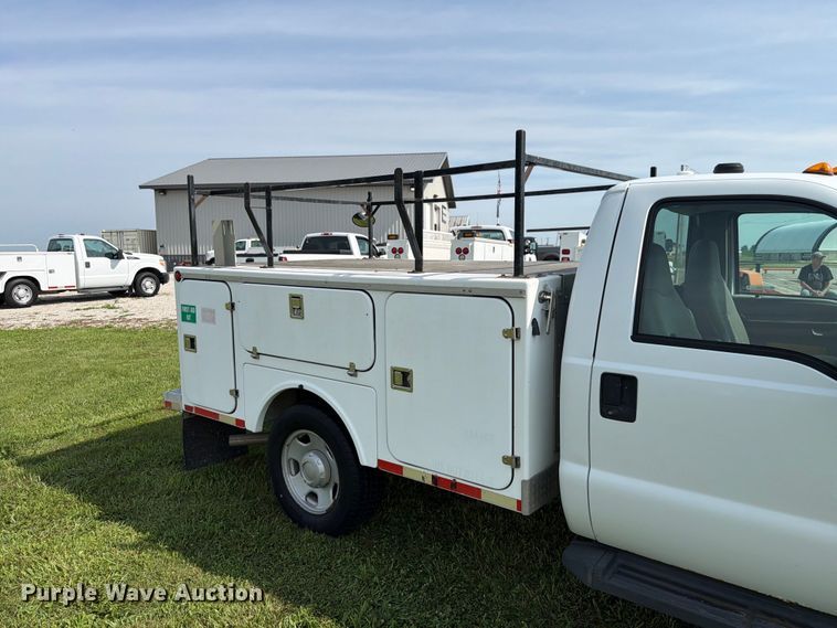 image for item EX4565 2006 Ford F350 Super Duty utility bed pickup truck