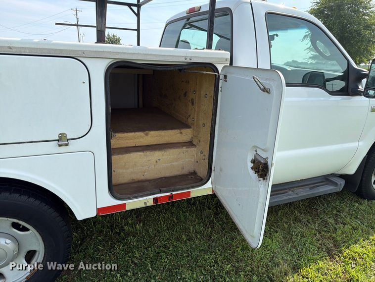 image for item EX4565 2006 Ford F350 Super Duty utility bed pickup truck