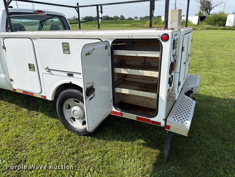 image for item EX4565 2006 Ford F350 Super Duty utility bed pickup truck