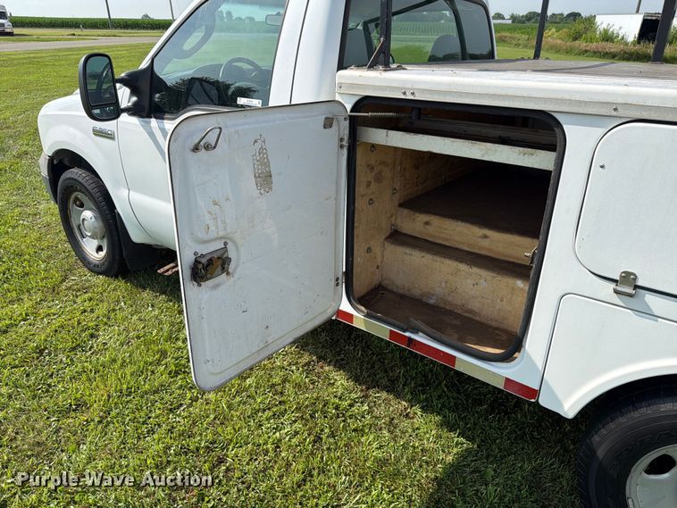 image for item EX4565 2006 Ford F350 Super Duty utility bed pickup truck