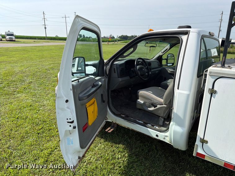 image for item EX4565 2006 Ford F350 Super Duty utility bed pickup truck