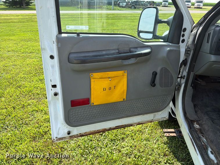 image for item EX4565 2006 Ford F350 Super Duty utility bed pickup truck
