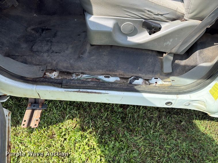 image for item EX4565 2006 Ford F350 Super Duty utility bed pickup truck