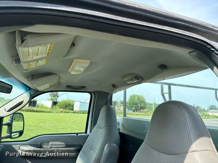 image for item EX4565 2006 Ford F350 Super Duty utility bed pickup truck