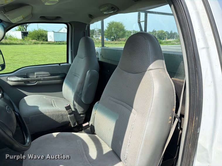 image for item EX4565 2006 Ford F350 Super Duty utility bed pickup truck