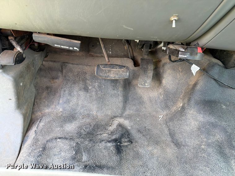 image for item EX4565 2006 Ford F350 Super Duty utility bed pickup truck