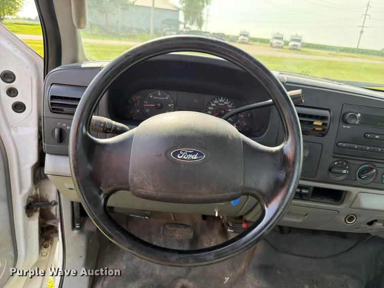image for item EX4565 2006 Ford F350 Super Duty utility bed pickup truck