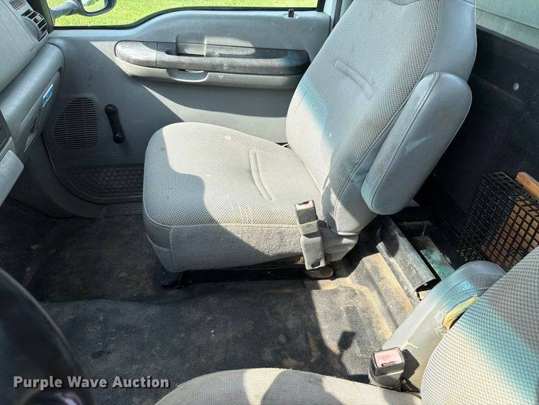 image for item EX4565 2006 Ford F350 Super Duty utility bed pickup truck