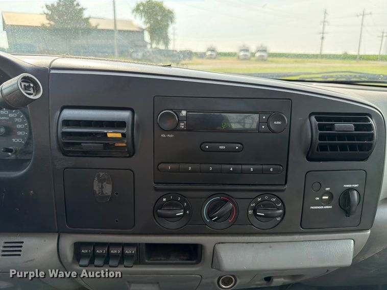 image for item EX4565 2006 Ford F350 Super Duty utility bed pickup truck