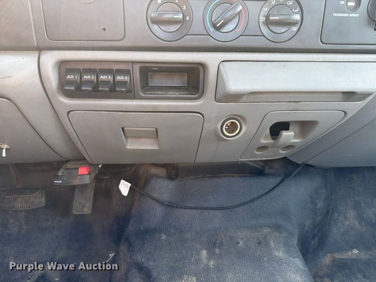image for item EX4565 2006 Ford F350 Super Duty utility bed pickup truck