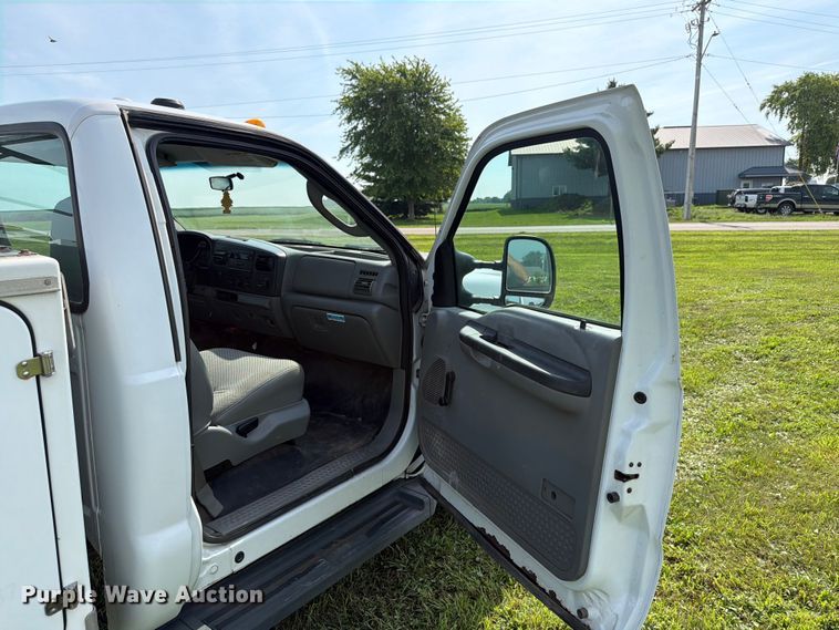 image for item EX4565 2006 Ford F350 Super Duty utility bed pickup truck