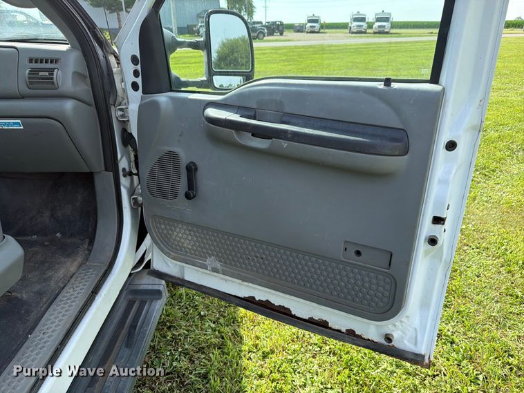 image for item EX4565 2006 Ford F350 Super Duty utility bed pickup truck