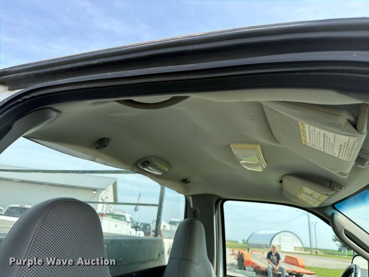image for item EX4565 2006 Ford F350 Super Duty utility bed pickup truck