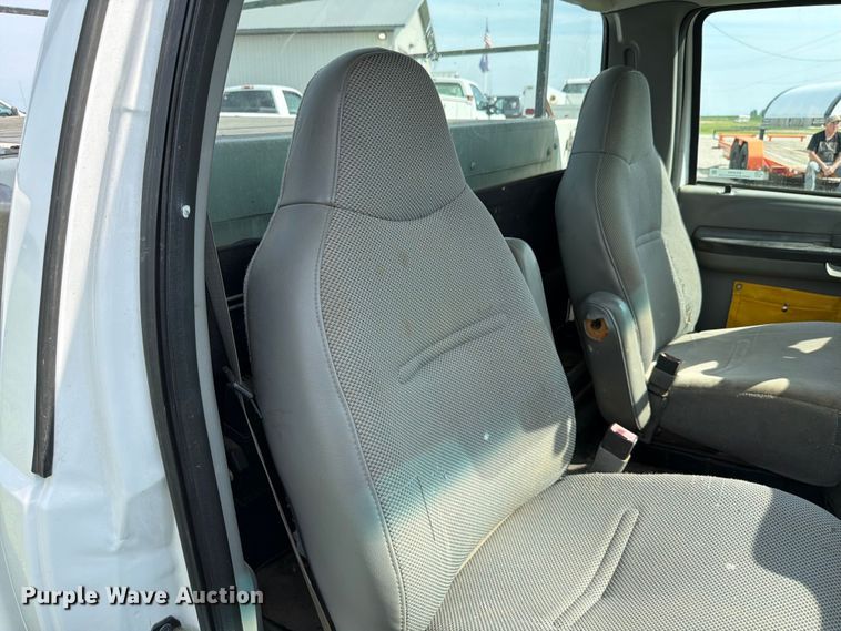 image for item EX4565 2006 Ford F350 Super Duty utility bed pickup truck