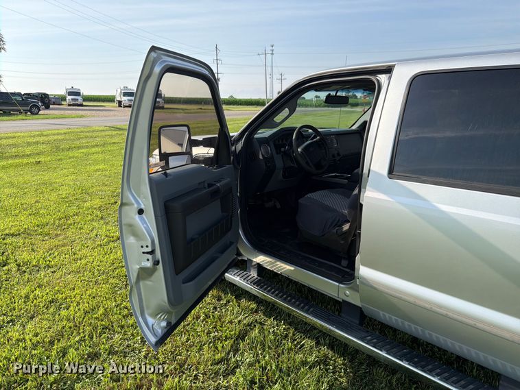 image for item EX4568 2011 Ford F250 Super Duty Crew Cab pickup truck