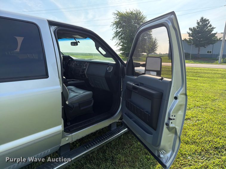 image for item EX4568 2011 Ford F250 Super Duty Crew Cab pickup truck