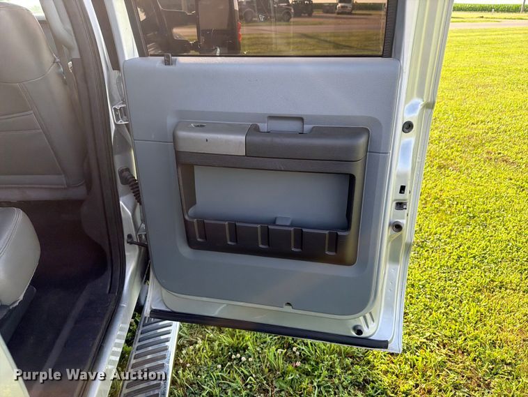 image for item EX4568 2011 Ford F250 Super Duty Crew Cab pickup truck