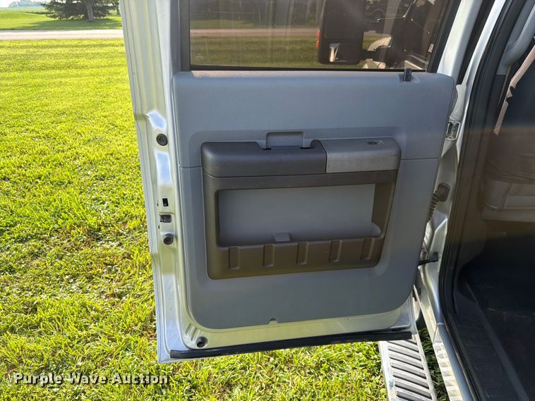 image for item EX4568 2011 Ford F250 Super Duty Crew Cab pickup truck