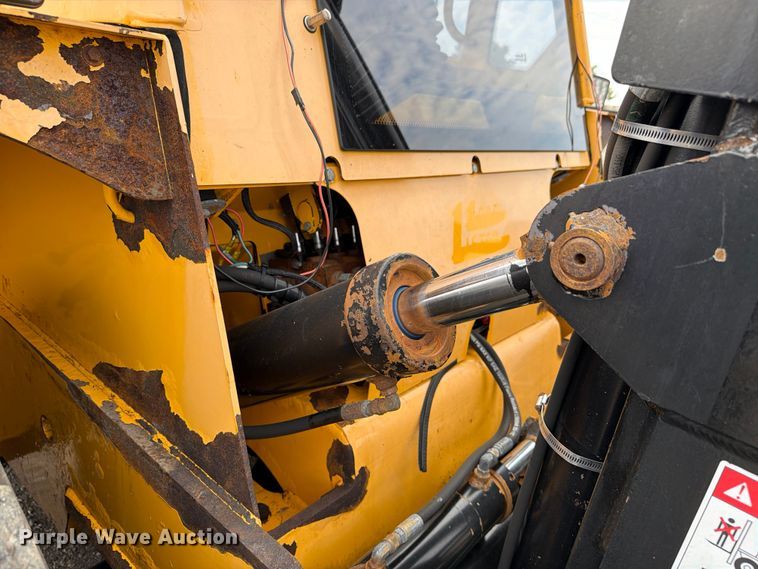 image for item FB4966 Load Lifter 2410-15D forklift