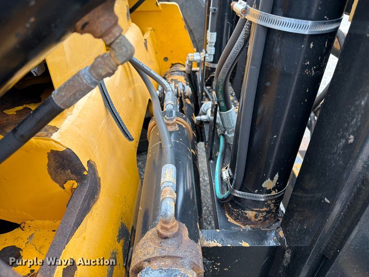 image for item FB4966 Load Lifter 2410-15D forklift
