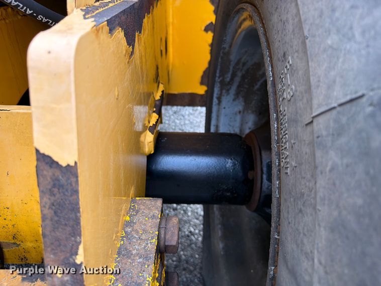 image for item FB4966 Load Lifter 2410-15D forklift