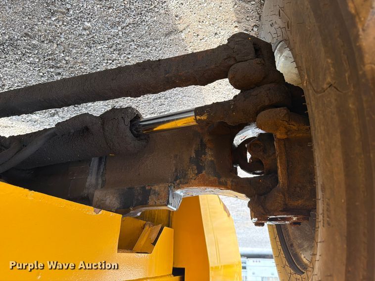 image for item FB4966 Load Lifter 2410-15D forklift