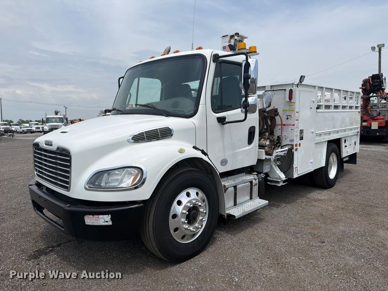 2015 Freightliner Business Class M2 utility / service truck