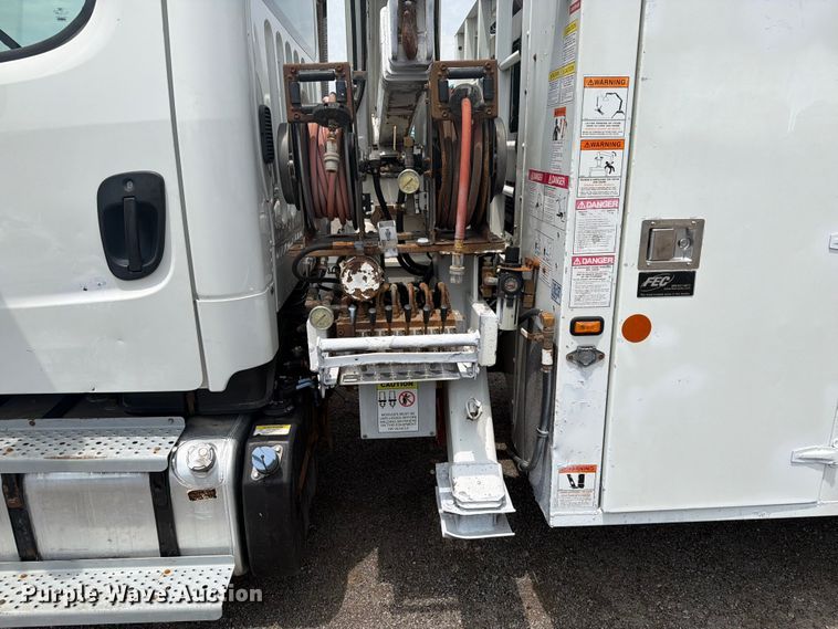 image for item FB4971 2015 Freightliner Business Class M2 utility / service truck