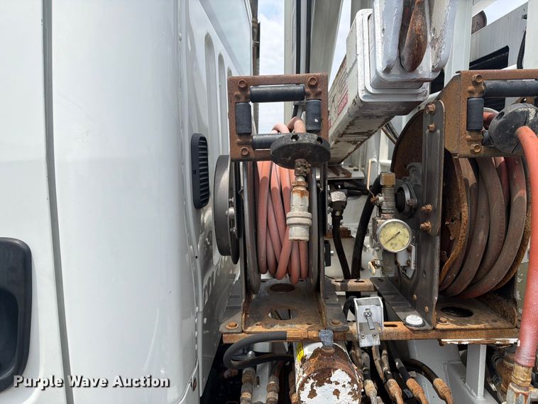 image for item FB4971 2015 Freightliner Business Class M2 utility / service truck