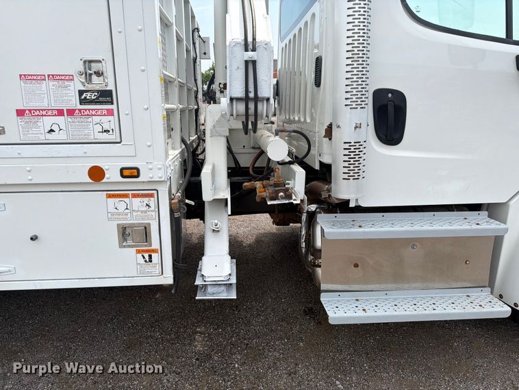 image for item FB4971 2015 Freightliner Business Class M2 utility / service truck