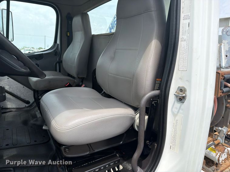 image for item FB4971 2015 Freightliner Business Class M2 utility / service truck