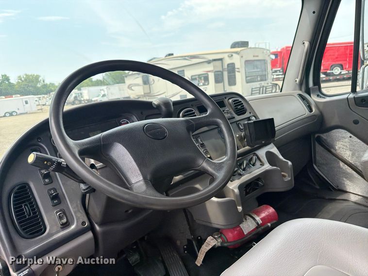 image for item FB4971 2015 Freightliner Business Class M2 utility / service truck