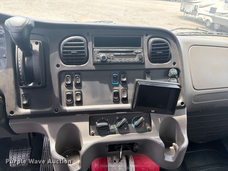 image for item FB4971 2015 Freightliner Business Class M2 utility / service truck