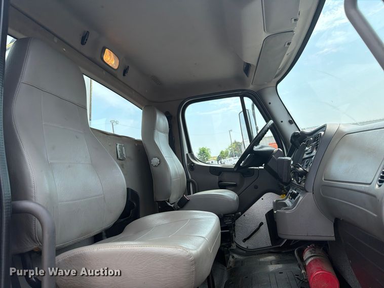 image for item FB4971 2015 Freightliner Business Class M2 utility / service truck