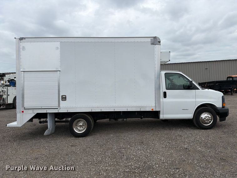 image for item FB4979 2017 Chevrolet Express 4500 box truck