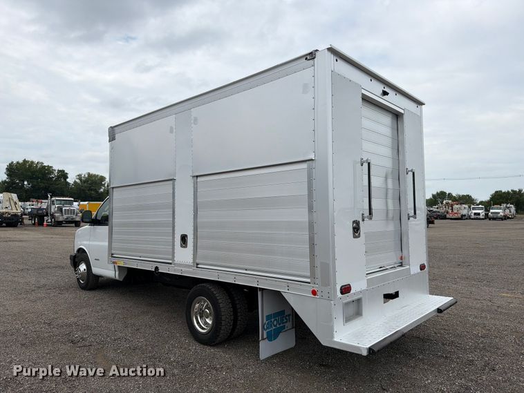 image for item FB4979 2017 Chevrolet Express 4500 box truck