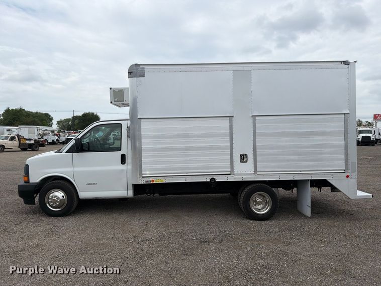 image for item FB4979 2017 Chevrolet Express 4500 box truck
