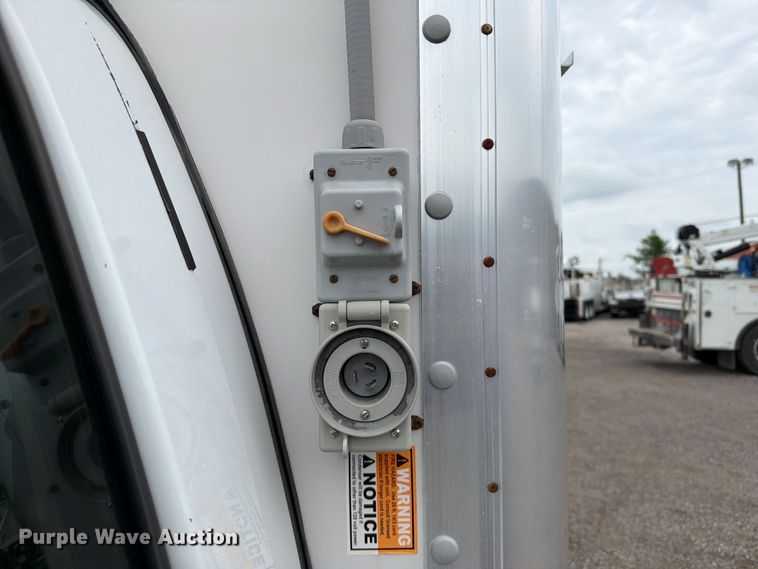 image for item FB4979 2017 Chevrolet Express 4500 box truck