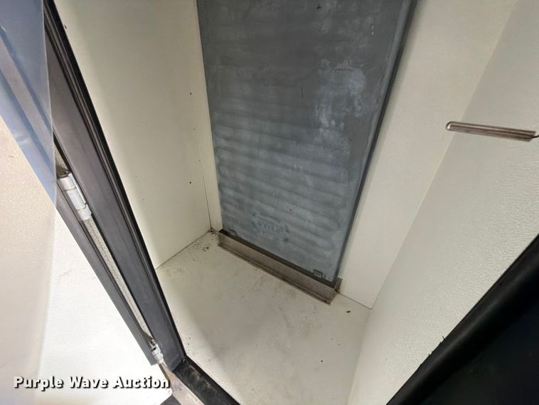 image for item FB4979 2017 Chevrolet Express 4500 box truck