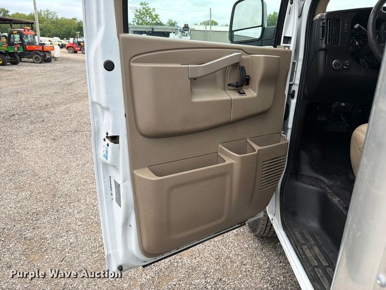 image for item FB4979 2017 Chevrolet Express 4500 box truck
