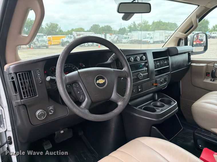 image for item FB4979 2017 Chevrolet Express 4500 box truck