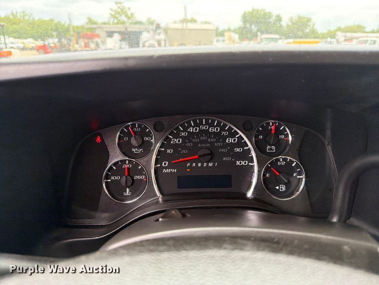 image for item FB4979 2017 Chevrolet Express 4500 box truck