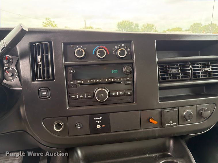 image for item FB4979 2017 Chevrolet Express 4500 box truck