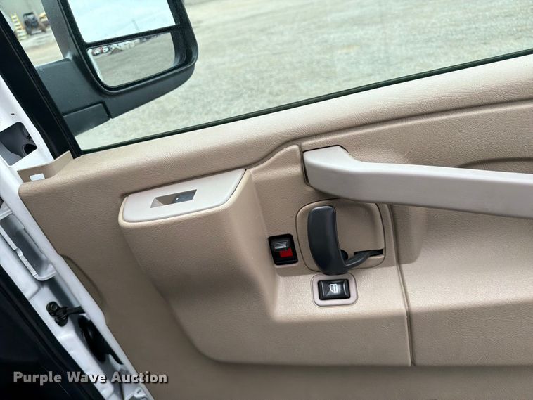 image for item FB4979 2017 Chevrolet Express 4500 box truck