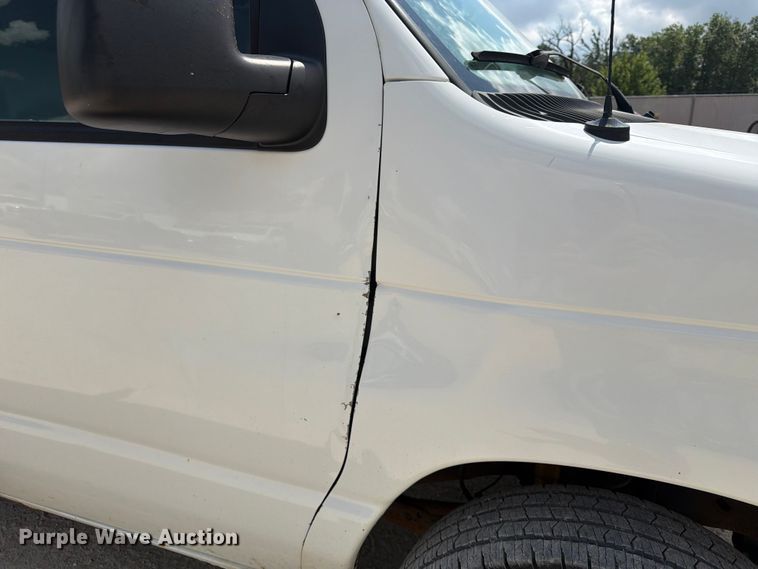 image for item FB5810 2011 Ford E250 van