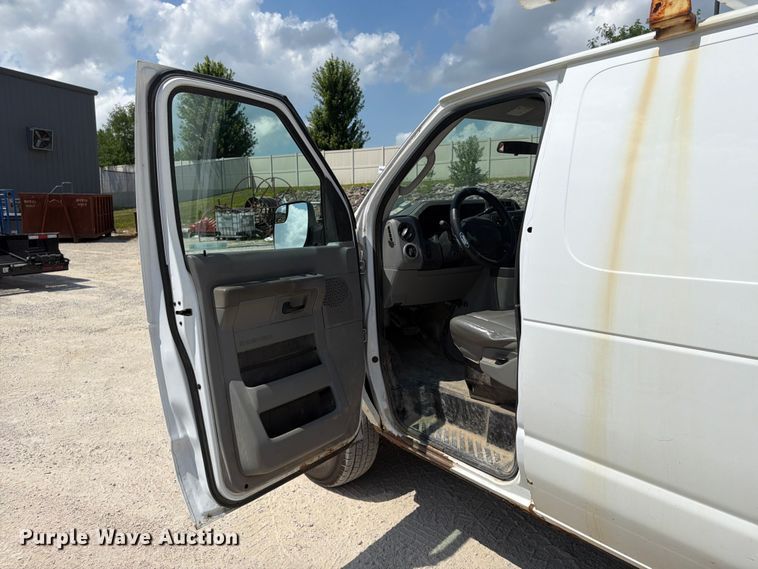 image for item FB5810 2011 Ford E250 van