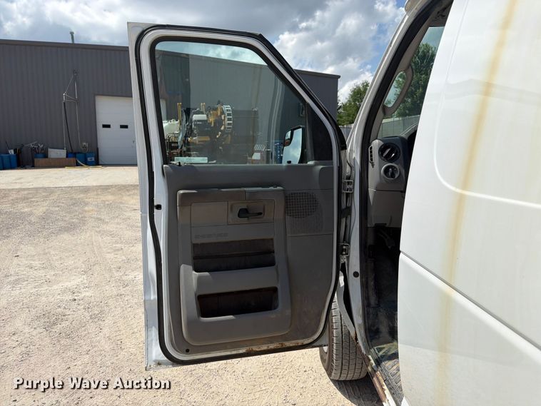 image for item FB5810 2011 Ford E250 van